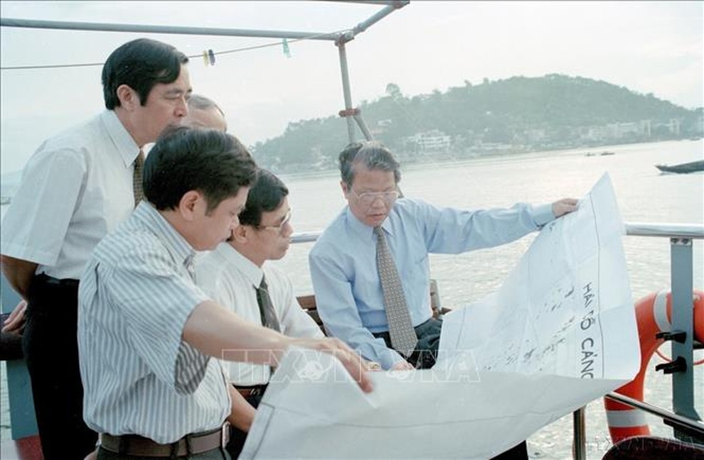 Dấu ấn của nguyên Chủ tịch nước Trần Đức Lương trong sự nghiệp xây dựng và phát triển đất nước - 3 Dấu ấn của nguyên Chủ tịch nước Trần Đức Lương trong sự nghiệp xây dựng và phát triển đất nước - 3