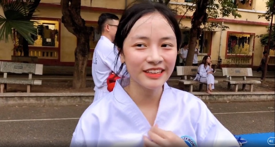 Nữ sinh CLB Taekwondo bất ngờ nổi tiếng sau clip phỏng vấn - 1 Nữ sinh CLB Taekwondo bất ngờ nổi tiếng sau clip phỏng vấn - 1