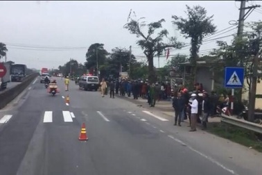 Va chạm với ôtô, một cô giáo tử vong