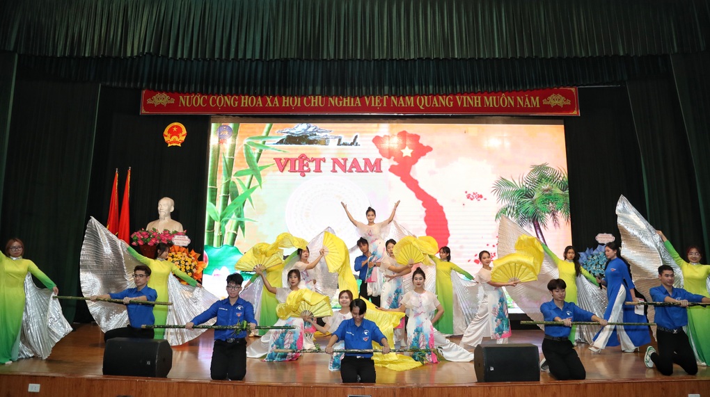 Âm vang tuổi trẻ: Dấu gạch nối những thế hệ làm đoàn - 3 Âm vang tuổi trẻ: Dấu gạch nối những thế hệ làm đoàn - 3