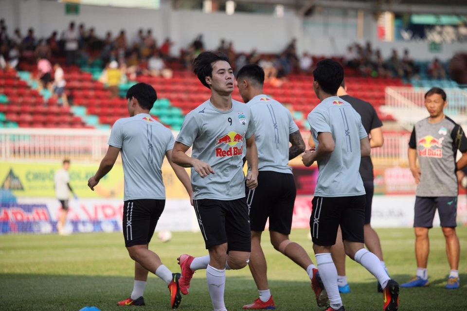 HA Gia Lai 3-0 TPHCM: Lee Nguyễn mờ nhạt, Công Phượng tiếp tục rực rỡ - 23 HA Gia Lai 3-0 TPHCM: Lee Nguyễn mờ nhạt, Công Phượng tiếp tục rực rỡ - 23