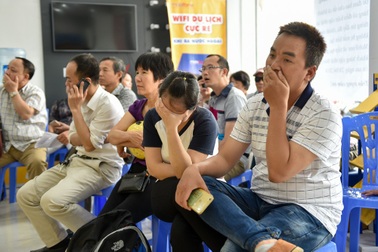 Hà Nội: Người dân mệt mỏi đi bổ sung thông tin cá nhân cho thuê bao