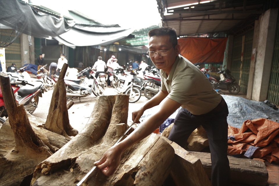 Ghé chợ củi khô xem người bán kiếm trăm triệu đồng mỗi năm - 4