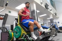 Chia tay Messi, Barcelona nhận tin sốc từ chấn thương của Aguero