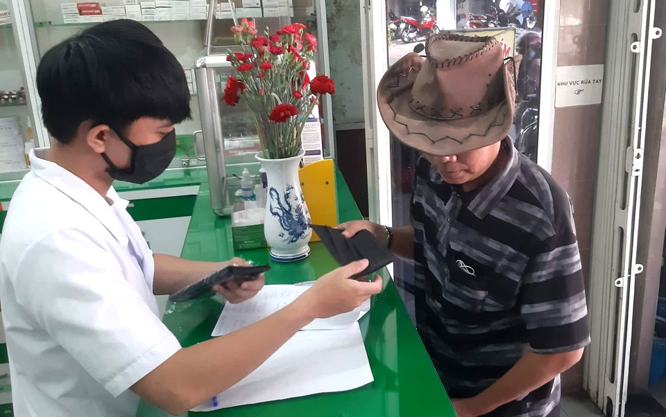 Hàng chục nghìn chiếc khẩu trang y tế miễn phí đến tận tay người dân - 10 Hàng chục nghìn chiếc khẩu trang y tế miễn phí đến tận tay người dân - 10