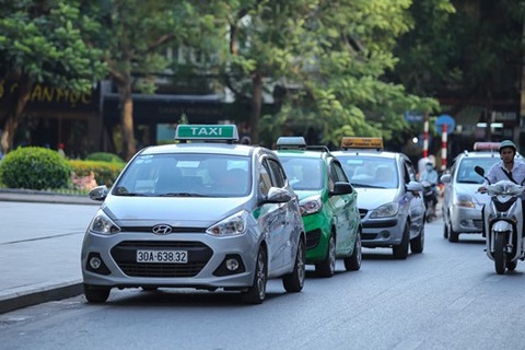 Hiệp hội taxi 3 miền đề xuất dừng thí điểm Grab, chờ nghị định mới