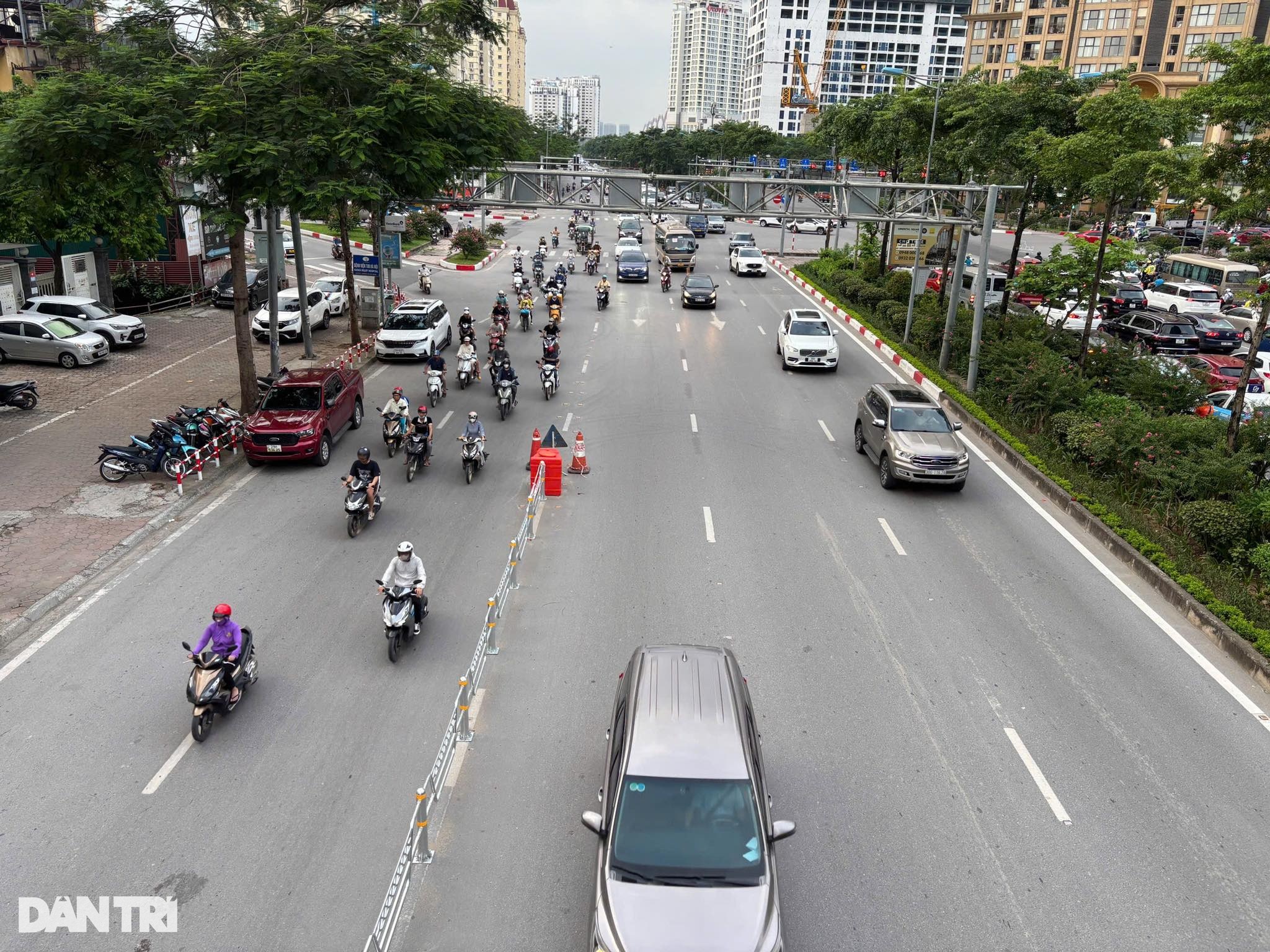 Phân làn đường Võ Chí Công: Ma-nơ-canh đứng cảnh báo, xe máy không tạt đầu - 2 Phân làn đường Võ Chí Công: Ma-nơ-canh đứng cảnh báo, xe máy không tạt đầu - 2