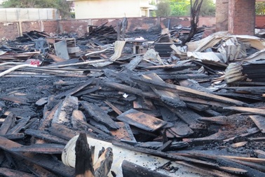 Vụ cháy công ty sách: 1.700 bộ bàn ghế học sinh bị thiêu rụi