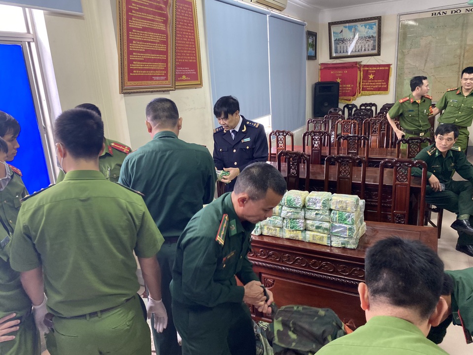 Cận cảnh vụ bắt hơn 1 tạ ma túy trong rừng sâu - 6 Cận cảnh vụ bắt hơn 1 tạ ma túy trong rừng sâu - 6