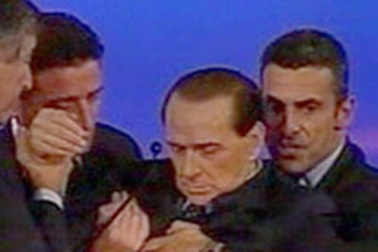 Cựu Thủ tướng Italia bị ngất trong lúc họp