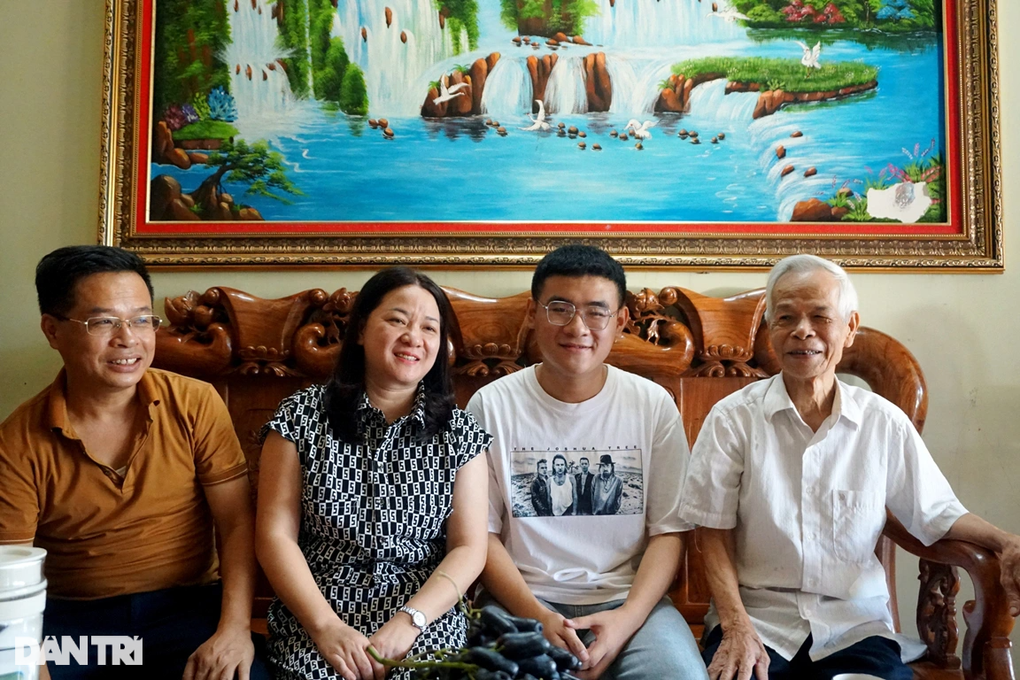 Á khoa khối B toàn quốc thích nghe nhạc khi học bài, không thức khuya - 2 Á khoa khối B toàn quốc thích nghe nhạc khi học bài, không thức khuya - 2