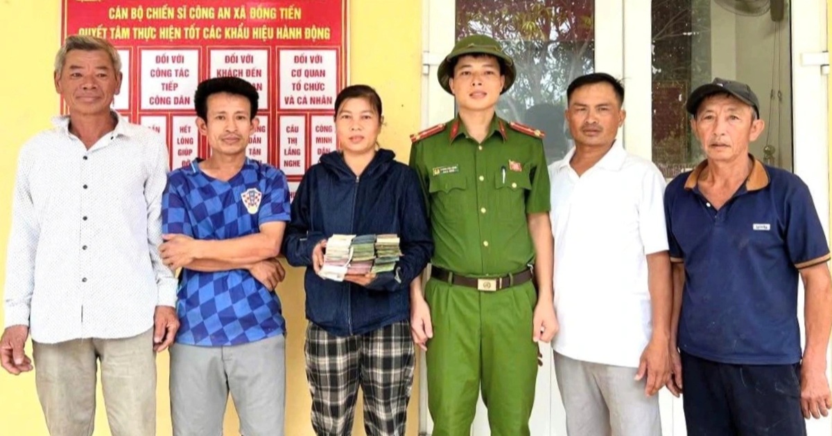 Phát hiện nhiều túi bóng bên đường chứa số tiền...