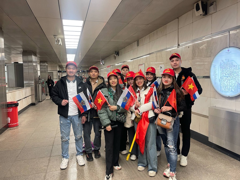 Không được vào Quảng trường Đỏ, người Việt vẫn đi 40km xem duyệt binh - 1 Không được vào Quảng trường Đỏ, người Việt vẫn đi 40km xem duyệt binh - 1