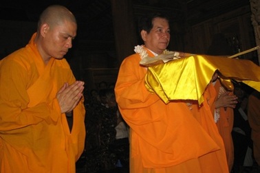 Chủ tịch nước Nguyễn Minh Triết dâng hương tại Đền Xã Tắc 