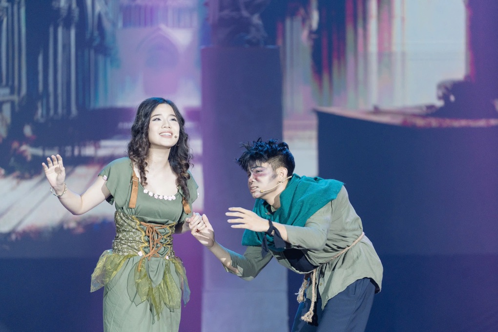 Cả tuổi thơ hóng chuyện ở tiệm gội đầu, nữ sinh giành học bổng 8,8 tỷ đồng - 3 Cả tuổi thơ hóng chuyện ở tiệm gội đầu, nữ sinh giành học bổng 8,8 tỷ đồng - 3