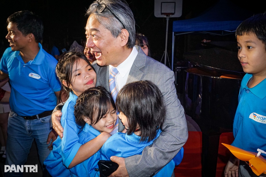 Đêm hòa nhạc xoa dịu nỗi đau Covid-19 ở Trường Hy Vọng - 2 Đêm hòa nhạc xoa dịu nỗi đau Covid-19 ở Trường Hy Vọng - 2