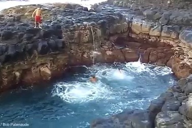 Mạo hiểm tìm cảm giác mạnh tại "bể bơi tử thần"