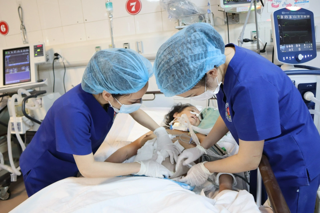 Bác sĩ khẩn cầu giúp người phụ nữ bệnh chồng bệnh, tính mạng bị đe dọa - 5 Bác sĩ khẩn cầu giúp người phụ nữ bệnh chồng bệnh, tính mạng bị đe dọa - 5