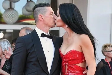 "Thiên thần Victoria's Secret" Adriana Lima công khai bạn trai mới