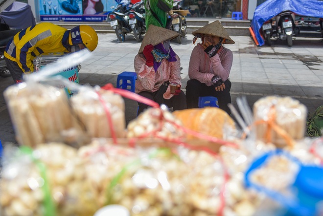 Hà Nội: Mát lòng trà chanh đá miễn phí giữa ngày nắng đỉnh điểm - 10 Hà Nội: Mát lòng trà chanh đá miễn phí giữa ngày nắng đỉnh điểm - 10