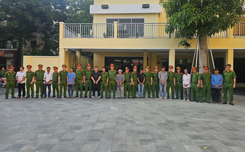 Công an TPHCM bắt 2 cán bộ thuộc Cục Hải quan tỉnh Bà Rịa - Vũng Tàu - 1