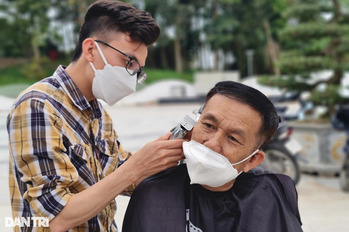 Nhóm bạn trẻ và hành trình 8 năm cắt tóc miễn phí - 6 Nhóm bạn trẻ và hành trình 8 năm cắt tóc miễn phí - 6