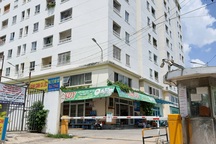 Nhắc nhở chạy xe nẹt pô trong chung cư, 3 bảo vệ bị đâm nhập viện