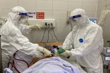 Một tháng căng mình của những “chiến binh” blouse ở điểm nóng Covid-19