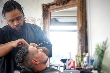 Tiệm cắt tóc nam trở thành địa chỉ hỗ trợ tâm lý