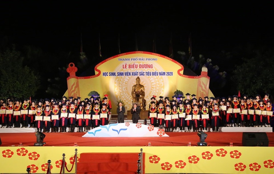Hải Phòng: Thưởng hơn 4,8 tỷ đồng cho học sinh đoạt giải quốc gia, quốc tế - 1 Hải Phòng: Thưởng hơn 4,8 tỷ đồng cho học sinh đoạt giải quốc gia, quốc tế - 1