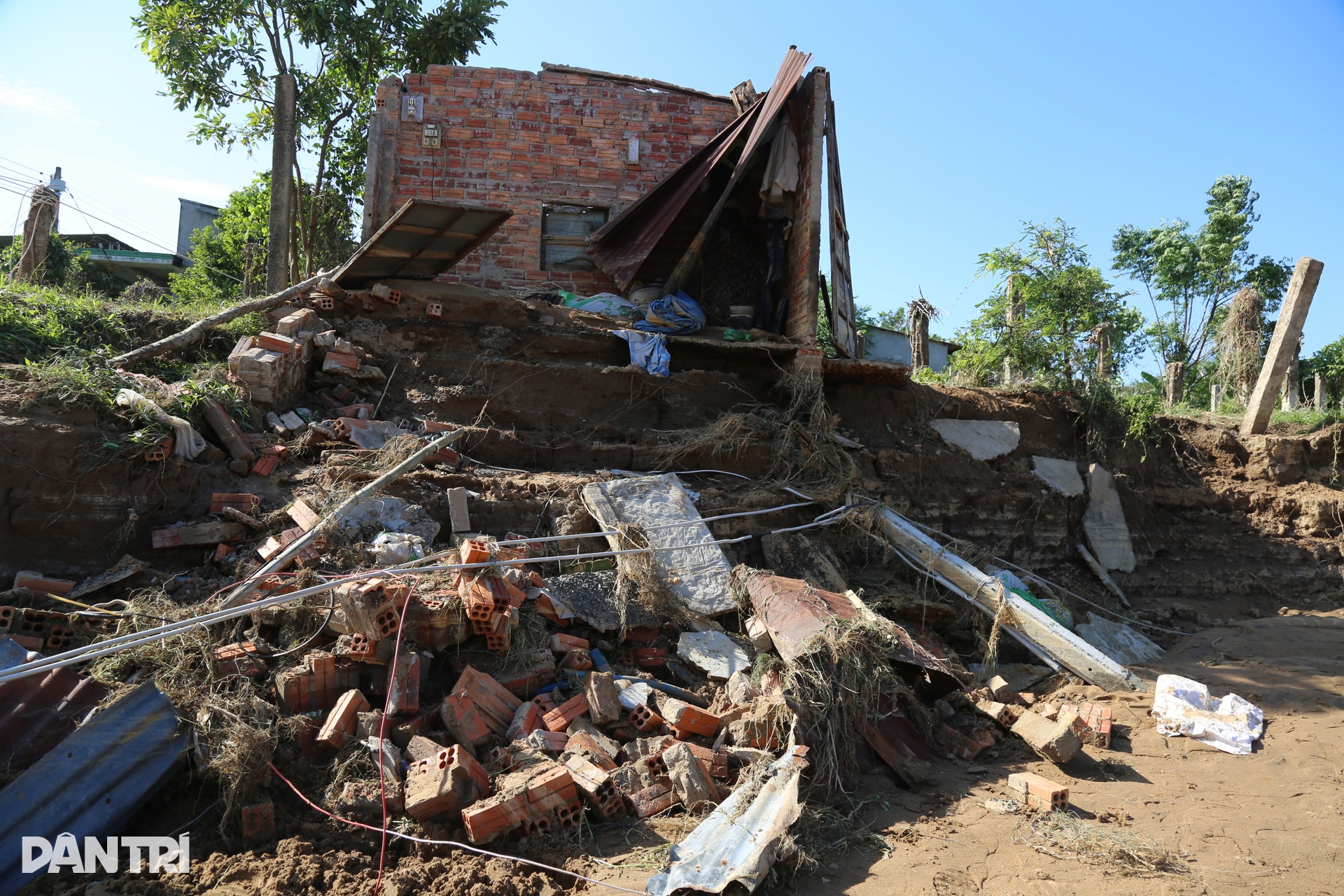 Lũ cuốn trôi đường, 13 hộ dân ở Lâm Đồng bị cô lập - 13 Lũ cuốn trôi đường, 13 hộ dân ở Lâm Đồng bị cô lập - 13