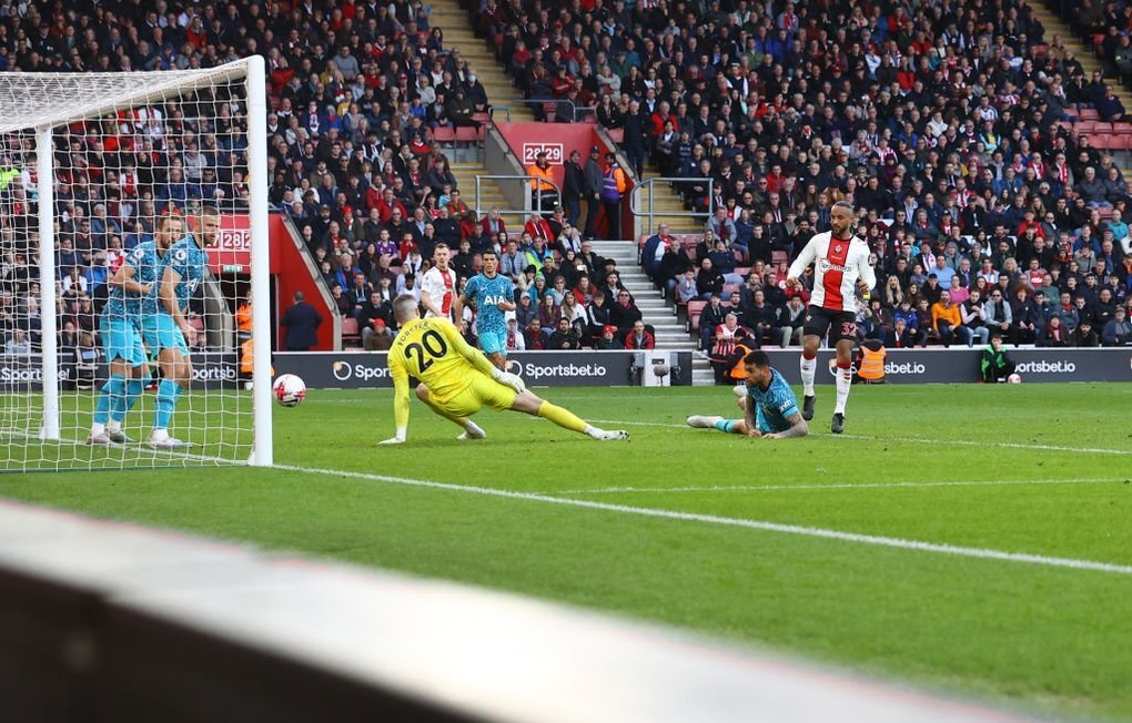 Tottenham bỏ lỡ cơ hội vượt qua Man Utd, Chelsea đứt mạch thắng - 3 Tottenham bỏ lỡ cơ hội vượt qua Man Utd, Chelsea đứt mạch thắng - 3