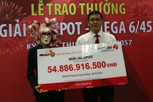 Người phụ nữ đầu tiên đến từ Vĩnh Long trúng 55 tỷ đồng xổ số