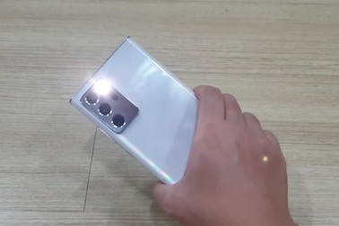 Trải nghiệm thực tế tính năng lắc smartphone để tắt/mở đèn pin