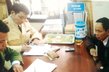 CSGT bắt đối tượng vận chuyển thuốc nổ cùng số lượng tiền lớn