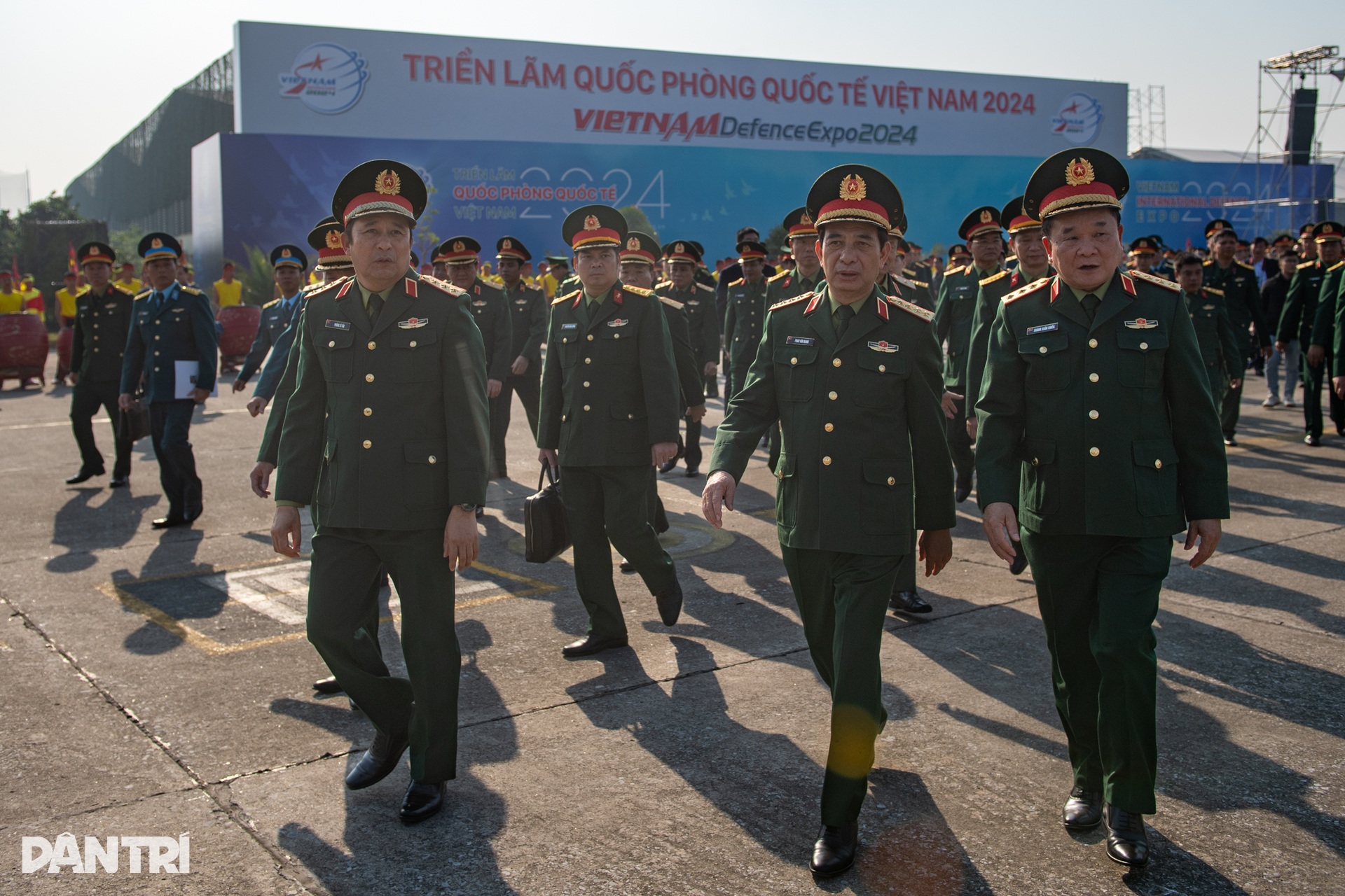 Đại tướng Phan Văn Giang kiểm tra hợp luyện quân sự Triển lãm quốc phòng - 1 Đại tướng Phan Văn Giang kiểm tra hợp luyện quân sự Triển lãm quốc phòng - 1