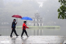 Mưa rét, sương mù bao phủ dày đặc Hà Nội ngày cuối tuần