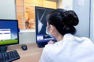 Mẹ đơn thân suy sụp phát hiện ung thư giống 2 chị ruột, bác sĩ hé lộ lý do