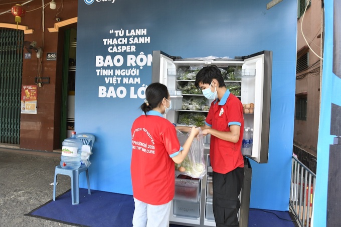  “Tủ lạnh cộng đồng”, ATM &quot;lướt ống&quot; chia sẻ yêu thương &quot;diều nhau&quot; vượt qua đại dịch - Ảnh 4.