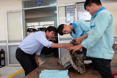 Nhà trường “bắt tay” doanh nghiệp đào tạo lao động có trình độ
