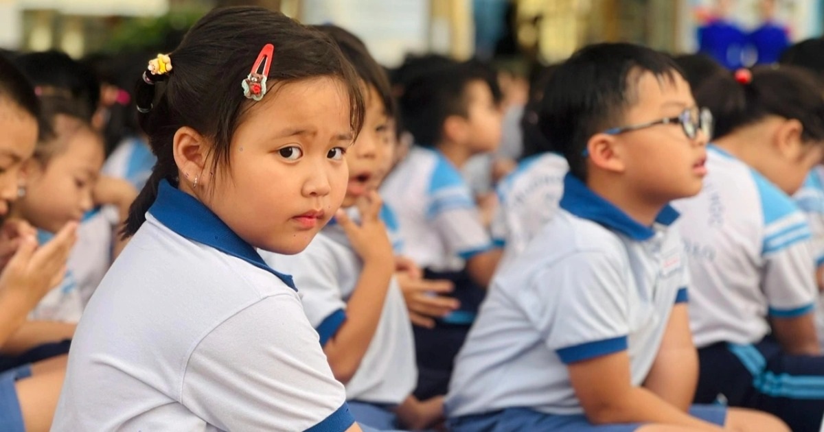 Mới đầu tháng 4 đã kiểm tra học kỳ 2, mẹ lo thi xong con "vứt sách"