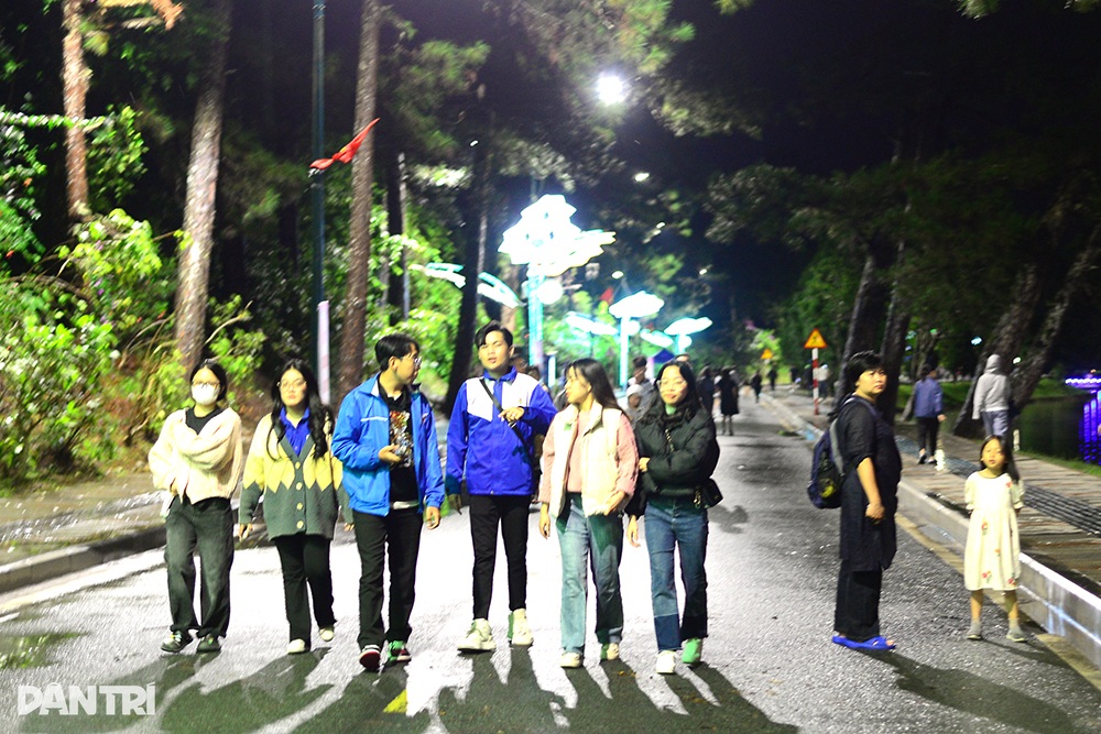 Đà Lạt khai trương phố đi bộ bên sân golf Đồi Cù - 1 Đà Lạt khai trương phố đi bộ bên sân golf Đồi Cù - 1