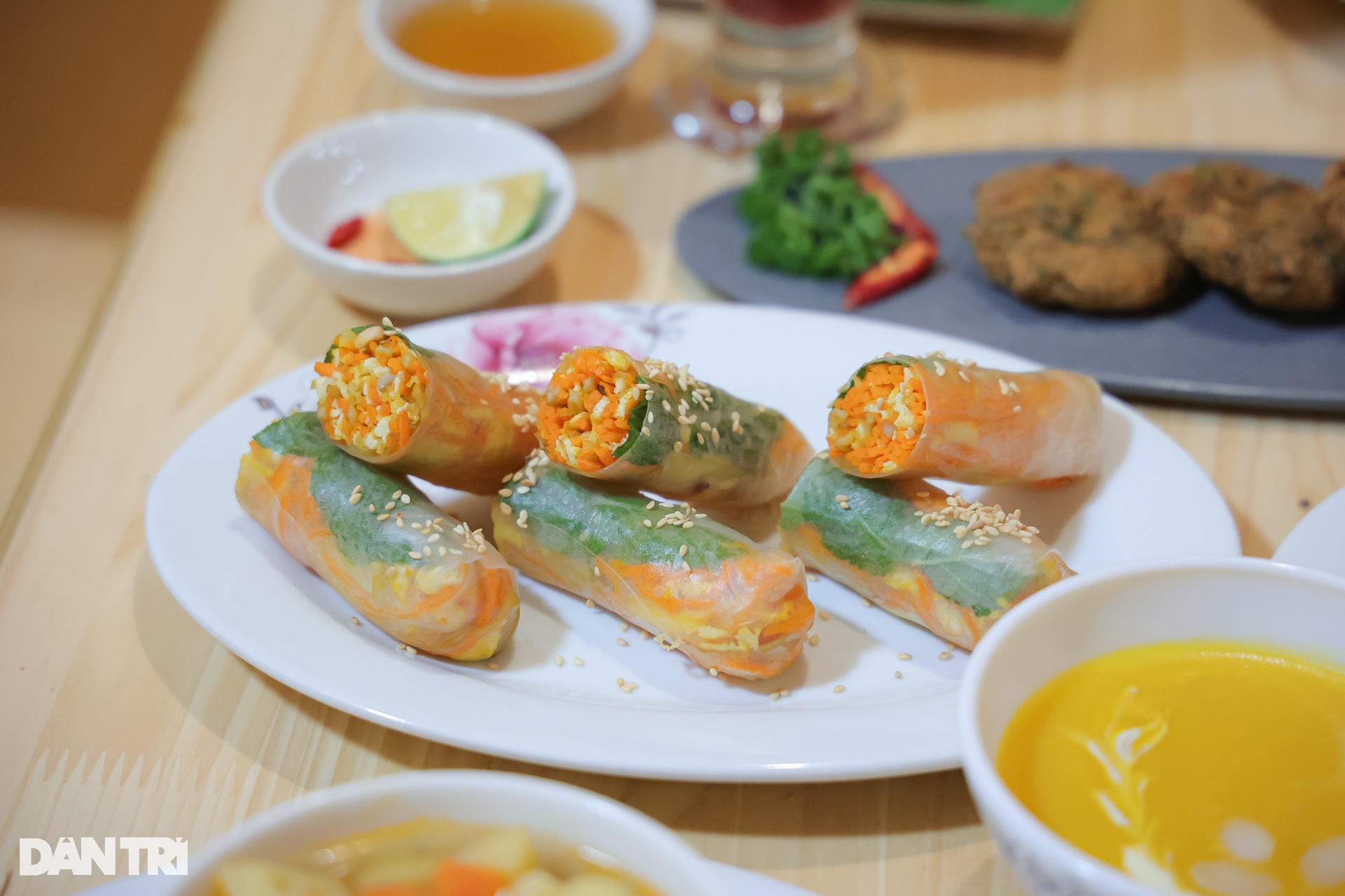 Khách Tây mê món chay Việt, không ngại vượt ngõ hẹp để thưởng thức - 4 Khách Tây mê món chay Việt, không ngại vượt ngõ hẹp để thưởng thức - 4