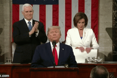 “Bà đầm thép” Pelosi lý giải việc xé rách bài phát biểu của ông Trump