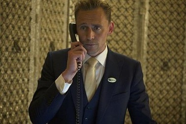 “Điệp viên hoàn hảo” Tom Hiddleston khiến fan phát cuồng