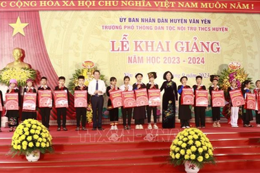 Thường trực Ban Bí thư dự khai giảng năm học mới và làm việc tại tỉnh Yên Bái