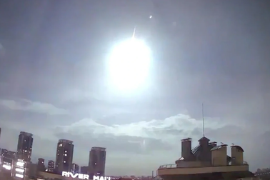 Bí ẩn bao trùm chớp sáng khiến còi báo động vang khắp Ukraine