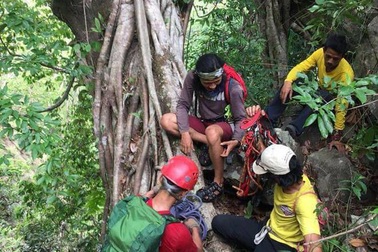 72 giờ nỗ lực đưa thi thể nam du khách ra khỏi rừng Phan Dũng