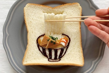 Cô gái Nhật biến lát bánh mì ăn sáng quen thuộc thành tác phẩm nghệ thuật