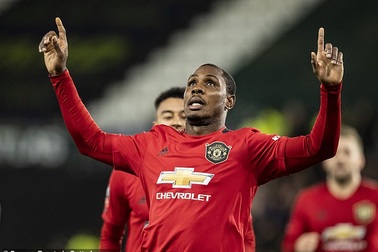 Man Utd chính thức giữ chân thành công Ighalo